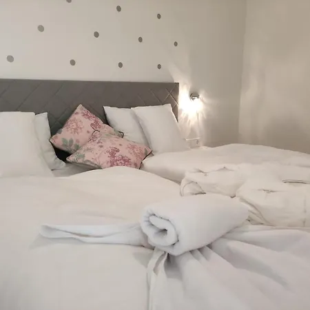 Hotel de apartamente Carbona Emdona Luxury Hévíz