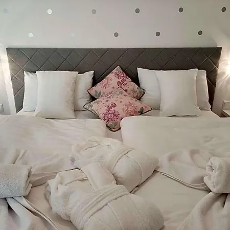 Carbona Emdona Luxury Hotel apartamentowy